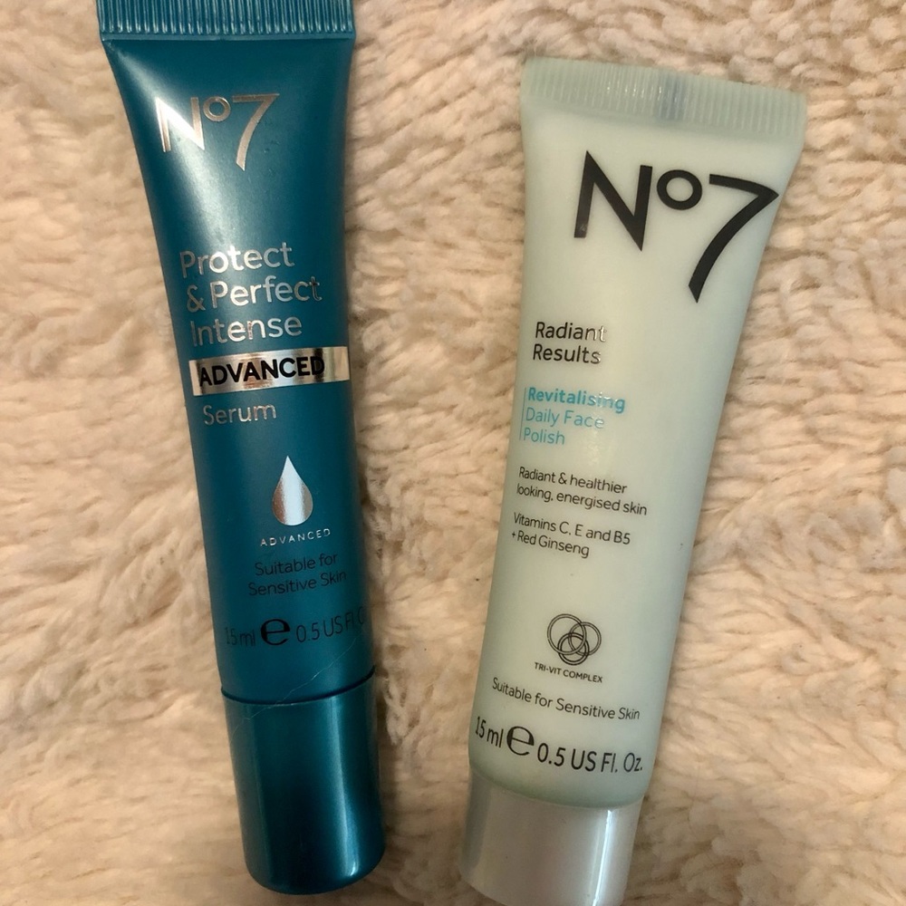 7️⃣ No7 bundle of 2 (Radiant Results Revitalising Face Polish & Protect/Perfect)